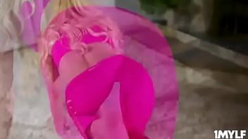 Preview 1 of Xvideo Vigin 19 Yyears - Super Fit MILF Penetration1.mp4