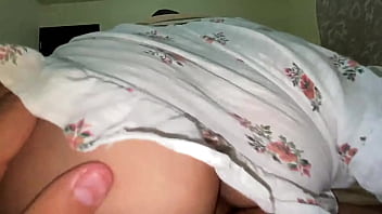 Preview 3 of Bat Porn - me hago una paja viendo a la culona de mi hermanastra ella ni cuenta se da