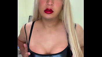 Preview 1 of Aslan Babe - Linda transexual en curo negro y senos ricos