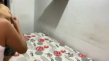 Preview 1 of Little Girl Hord Fuck - mi clienta tiene mucho estr&eacute_s as&iacute_ que le follo su  co&ntilde_o  con una dildo grande