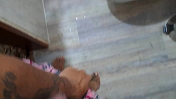 Preview 1 of Vvvvvvv Cvvvv - La cachonda de mi suegra entra a mi habitacion para darme la mejor mamada
