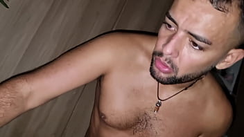 Preview 1 of Brazzersava Adams - Veio fazer uma visita e acabou sendo a marmita do casal