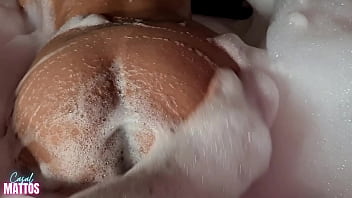 Preview 2 of Sunny Leone Hd Duck Video - Um banho de espuma e porra na bucetinha