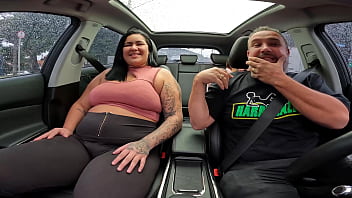 Preview 2 of Jovencitas Piss - Alessandra Lopes com sua bunda imensa faz sua estreia nas ruas da cidade dando aquela mamada