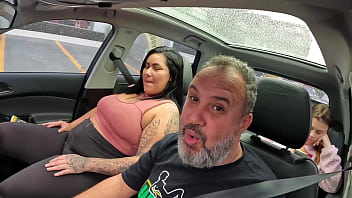 Preview 1 of Jovencitas Piss - Alessandra Lopes com sua bunda imensa faz sua estreia nas ruas da cidade dando aquela mamada