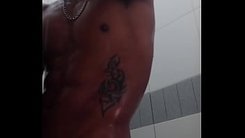 Preview 4 of Tite Bigxnxx - baile en la ducha