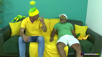 Preview 1 of Fuck With Snack - Chamei meu amigo pra assistir o Jogo do Neymar aqui em casa,  e acabamos comendo minha enteada e minha esposas juntos