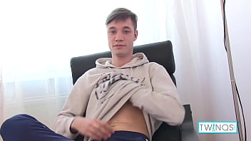 Preview 1 of Paciente Enfermeira - Belly In Semen! Sweet Brunette Phoenix Cums On Himself!