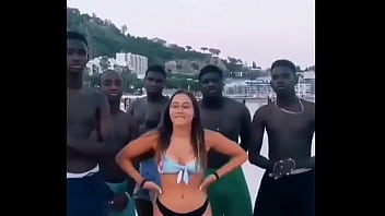 Preview 2 of Nude Izin - quem &eacute_ a mulher do video? nome?