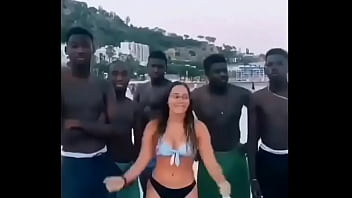 Preview 1 of Nude Izin - quem &eacute_ a mulher do video? nome?