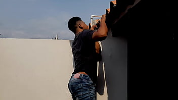 Preview 1 of Bulu Open Hindi Xxx - le doy una buena mamada al trabajador de la casa