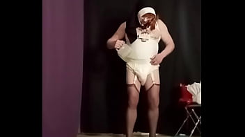Preview 2 of Tarzan Jungle Sex Xxxxx - Mijn pis leeggieten in luierbroekje