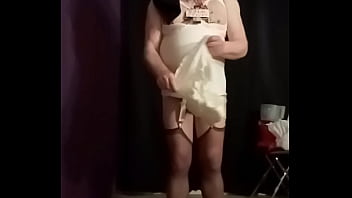 Preview 1 of Tarzan Jungle Sex Xxxxx - Mijn pis leeggieten in luierbroekje