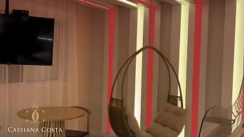 Preview 1 of Job Ten - Ele me levou no hotel,  me deu uma massagem sensual me deixando com muito tes&atilde_o,  colocando os dedos na minha buceta e um plug no cu,  depois me fodeu muito com seu pauz&atilde_o.