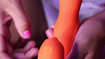 Preview 1 of Omas Tittenfick - She trys this new honey play box toy on her pussy