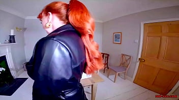 Preview 1 of Xxx Porns Vidoes - British MILF Red XXX stuffs her pussy with her heels