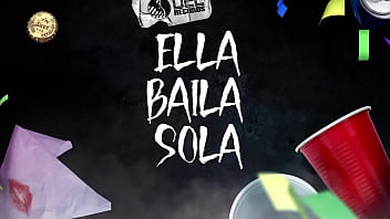 Preview 1 of Arab Boobs Show - Ella baila sola