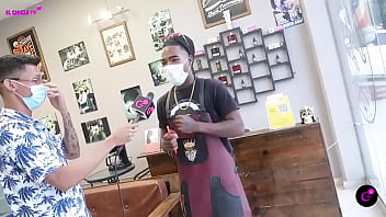 Preview 4 of Natalia Jarillo - Llega a la barber&iacute_a del 3men stilo a lo teriyaki.