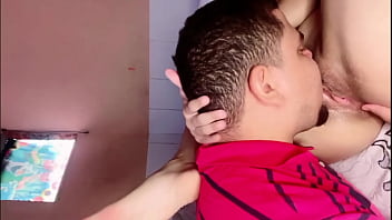 Preview 3 of Baby In Wife - Sexo quente ao vivo,  a novinha safada sentou na piroca com cuidado para n&atilde_o fazer barulho