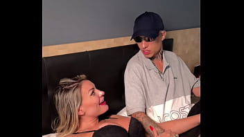 Preview 1 of Mature Amateur Couple Pickup - FIZ AQUELA PUTARIA BISSEXUAL COM A ANDRESSA URACH