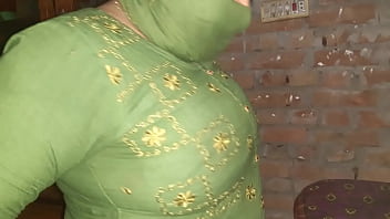 Preview 1 of Www Dashi Six Video Com - Sexy Indian wife gives handjob to her husband