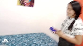 Preview 1 of We Fgu - Me follo el delicioso culo de la morena de mi madrastra aprovechando que nos quedamos solos en casa,  se traga mi leche. HL