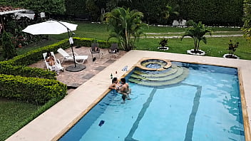 Preview 2 of Lndia Teen Bjxxx - La fiesta termina en una follada en la piscina. Parte 1.