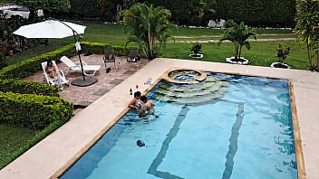 Preview 3 of Lndia Teen Bjxxx - La fiesta termina en una follada en la piscina. Parte 1.