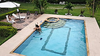 Preview 4 of Lndia Teen Bjxxx - La fiesta termina en una follada en la piscina. Parte 1.