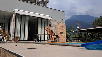 Preview 3 of Hq Porn Pudi - Le doy una mamada al piscinero,  soy la m&aacute_s puta