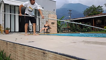 Preview 1 of Hq Porn Pudi - Le doy una mamada al piscinero,  soy la m&aacute_s puta