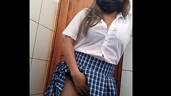 Preview 2 of Jasmin Livw - esc&acirc_ndalo no brasil... estudante famosa de funcion&aacute_rio do governo se masturba e mostra a vagina para a comunidade porn&ocirc_