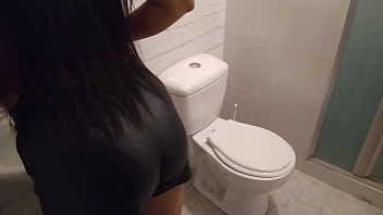 Preview 1 of Orasm Shak - La puta de mi hermanastra llega de fiesta y no deja de chuparmela