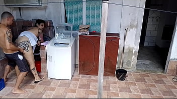 Preview 3 of Injecting Meth And Orgasming - Enquanto cunhada coloca roupa na corda ,  cunhado tarado se masturba e acaba fudendo a buceta grande dela