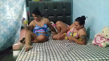 Preview 1 of Blows Jobs - las mejores amigas descubren que tienen de pareja el mismo hombre as&iacute_ que para desquitarse se graban las dos masturb&aacute_ndose los co&ntilde_os y lami&eacute_ndose hasta el culo