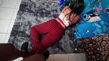 Preview 1 of Incest Near - tio pervertido me manosea el culo y me junta las manos con luces para culiarme el hijueputa
