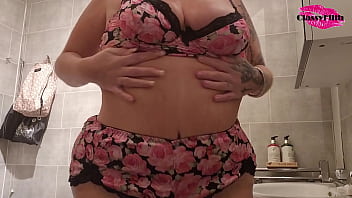 Preview 4 of Erito Ac Com - Hot Mom films Herself getting out the bath and ready