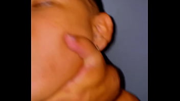 Preview 3 of Bath Art - Sexo no dark room da balada com safadinho que ama uma rola grossa.