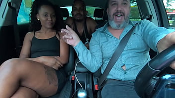Preview 1 of Bbw Tinaflex - Putaria no carro com Casal Black