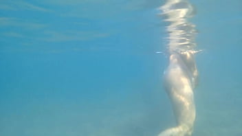 Preview 4 of Sisrat Indin - Amazing public beach water fuck with underwater blowjob