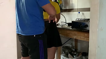 Preview 2 of No Not In Mouty - hermanastra cogida en la cocina mientras lava los platos casi nos descubren