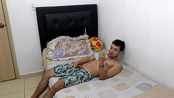 Preview 1 of Cheng Room - Mi hermanastra entra de sorpresa  a mi habitacion me encuentra masturbandome,  la tiro a la cama y me la  Follo duro por ese Co&ntilde_o