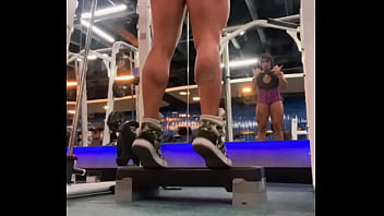 Preview 4 of Hieri Pousi - Thais Santos na academia