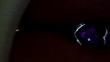 Preview 1 of Teen With Father Enjoy Sex - Usando meu novo plug anal no meu rabo grande