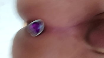 Preview 4 of Teen With Father Enjoy Sex - Usando meu novo plug anal no meu rabo grande