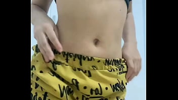 Preview 1 of Filipines Girl Sex - Cacheada gostosa tirando o short dan&ccedil_ando funk