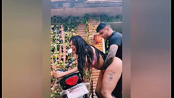 Preview 4 of Sunny Leone Sex Vidio Com - ME PENETRA DESPUES DE AYUDARME CON LA MOTO POR EL CULO CALIENTE