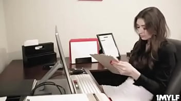Preview 1 of Story Moviee - Dripping Cooch In The Corner Office0.mp4