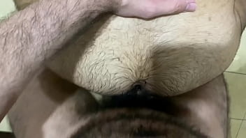 Preview 4 of Zealand Xxx Video - O Dog&atilde_o Belga n&atilde_o satisfeito em me deixar largo,  arrombou mais ainda macetando o consolo do Diego Mineiro todo dentro de mim