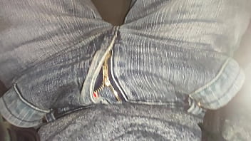Preview 1 of Larg Anus - Peeing in my car